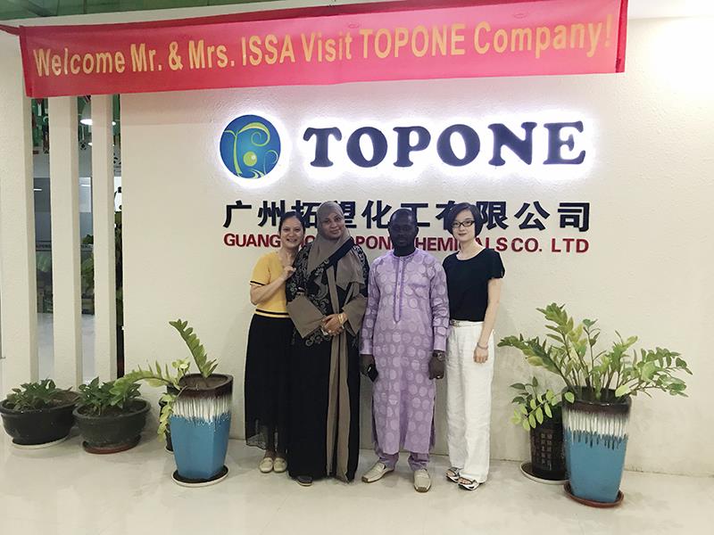 Bienvenue à notre client du Nigéria pour visiter le bureau de Guangzhou Topone Company et Jinjiang Company.